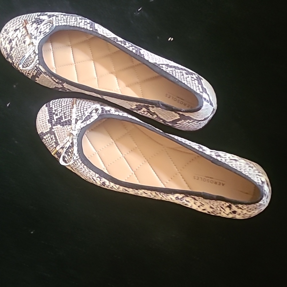 NEW Aerosole ballet style, snakeskin flats, 10M
